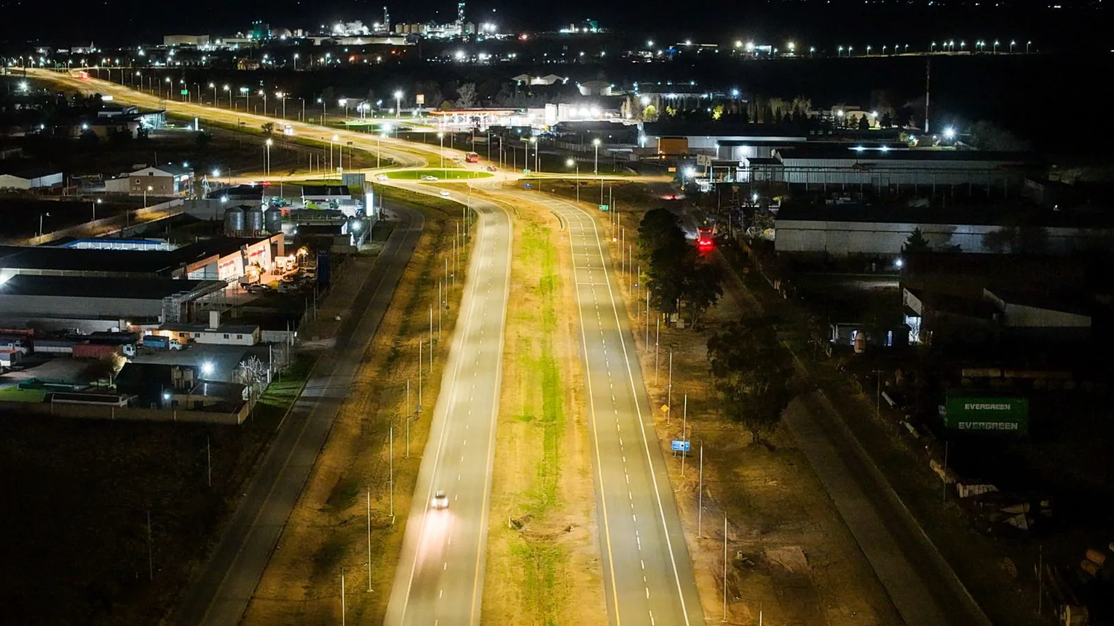 Imagen de la noticia: Lucchesi acompañó la inauguración de la iluminación del primer tramo de la Circunvalación de Río Cuarto